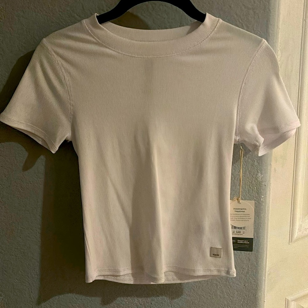 NWT! Vuori Pose Fitted Tee! Retail $78